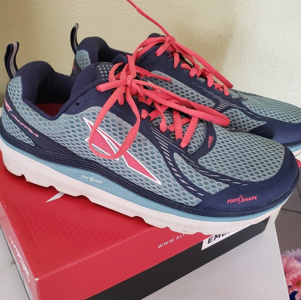 Altra Paradigm 3